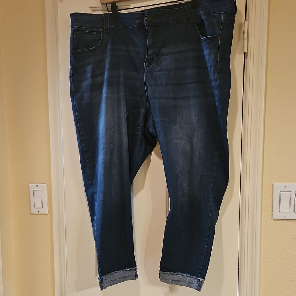 Stylish Dark Blue Cropped Jeans for Women